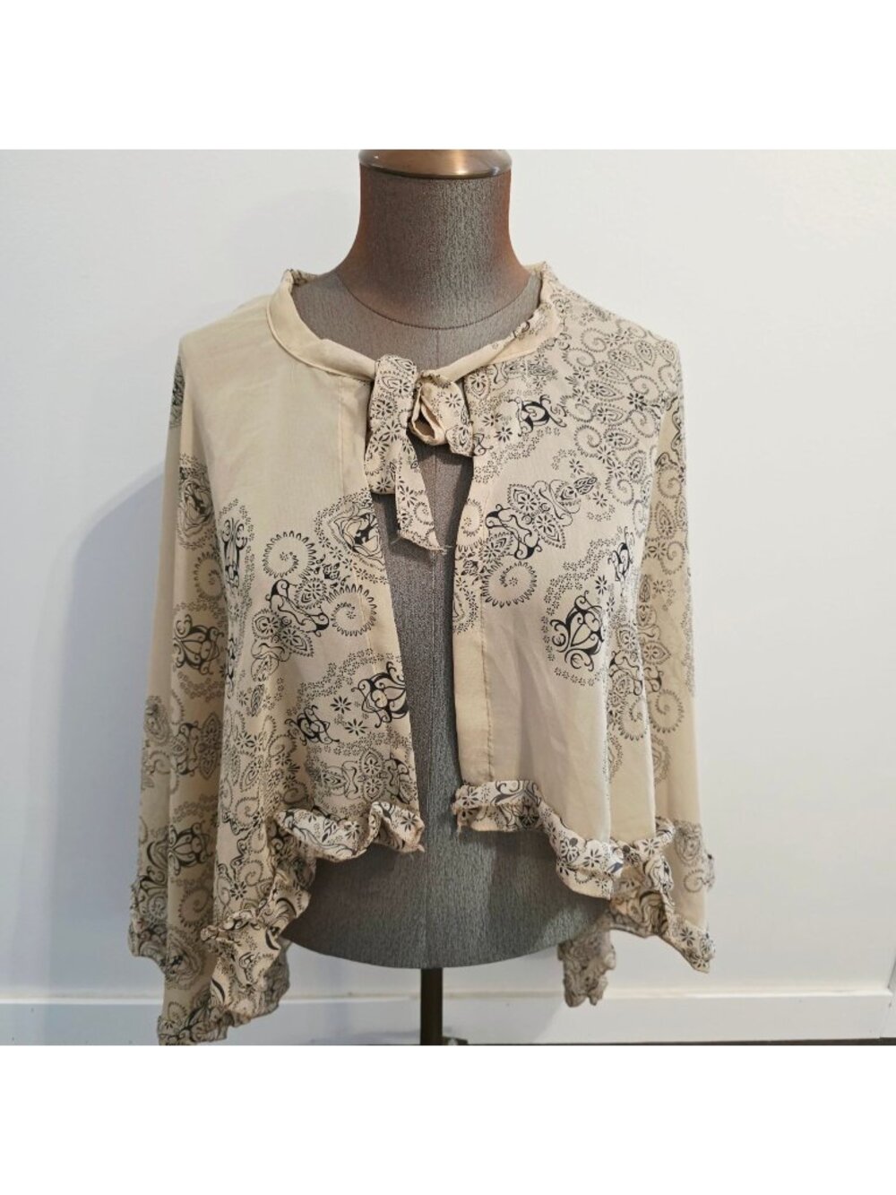 Jane Besner Beige Black Paisley Tie-Front Ruffle Hem Cardigan Fairycore One Size